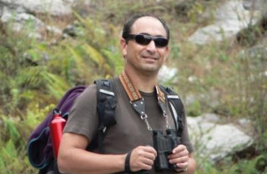 prof_ran_nathan_in_the_field